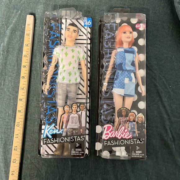 Set/2 Barbie Ken Fashionistas Dolls in Boxes - Picture 2 of 5
